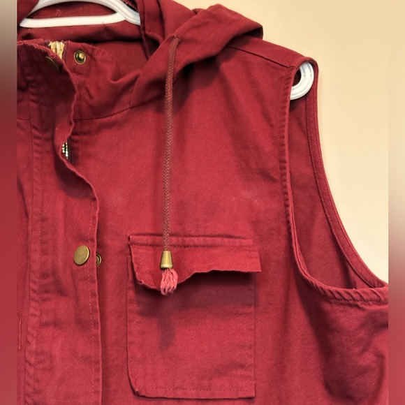 Beyove burgundy coloured utility vest. Ladies size XL - Picture 4 of 10